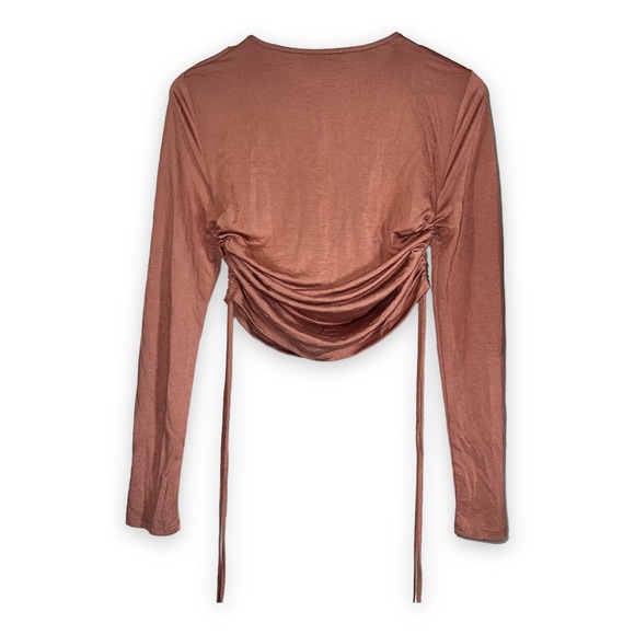 NEW WAYF Long Sleeve Peekaboo Shoulder Top Scoop Neckline Women’s Size Small - Picture 6 of 7